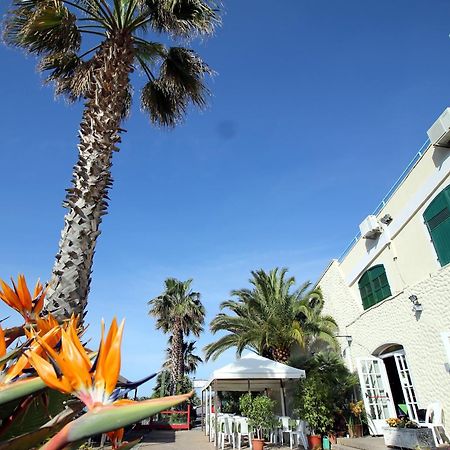 Albergo Ristorante Lucciola Santo Stefano al Mare Exteriér fotografie