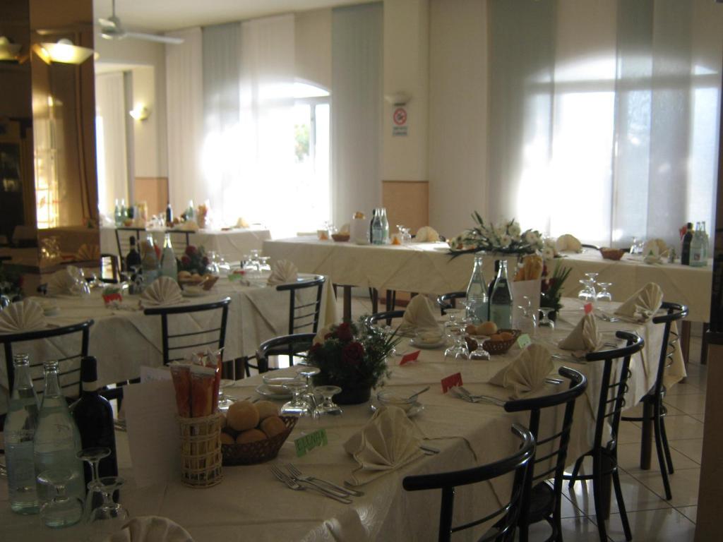 Albergo Ristorante Lucciola Santo Stefano al Mare Exteriér fotografie