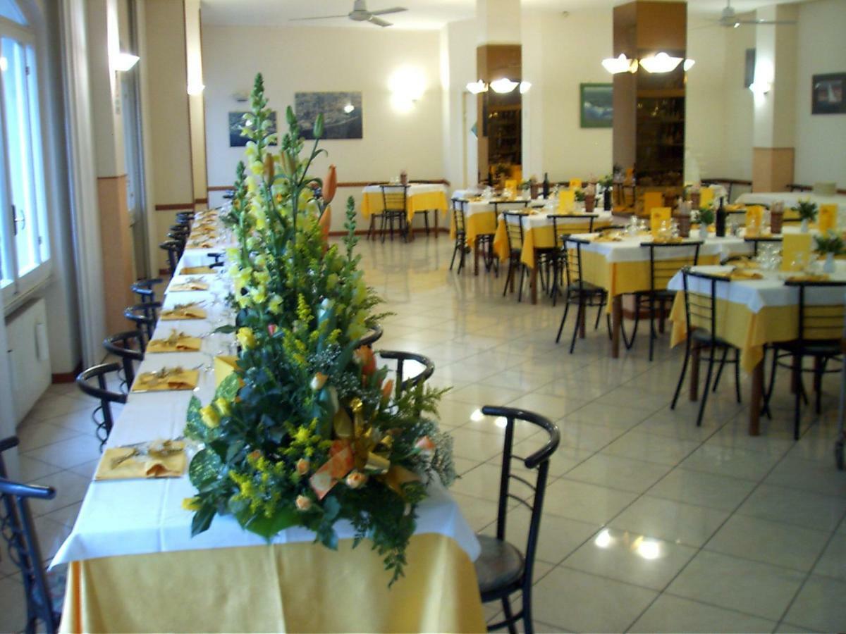 Albergo Ristorante Lucciola Santo Stefano al Mare Exteriér fotografie